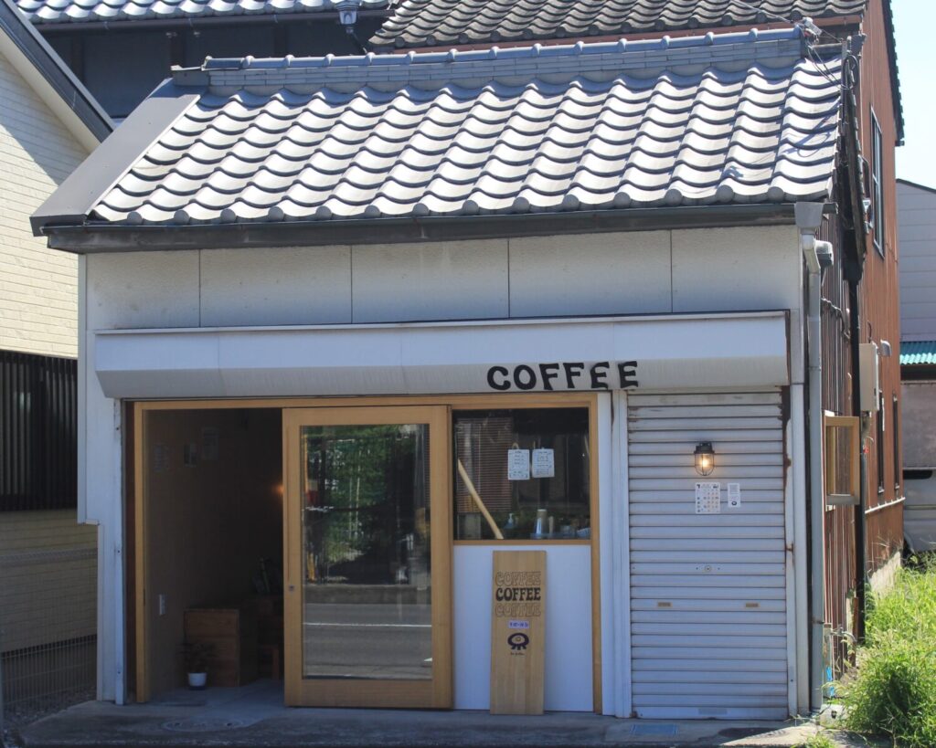 Em Coffee@丸亀の外観