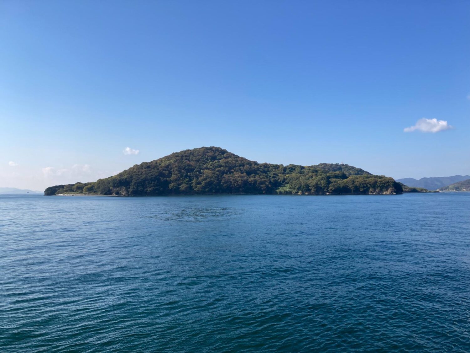 本島フェリーのデッキからの風景